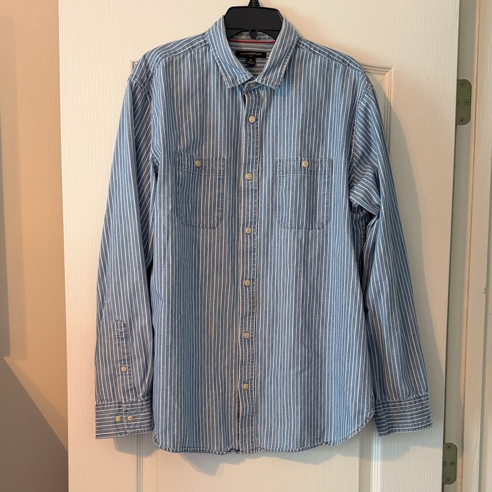 Banana Republic Light Blue White Striped Casual Button-Down Shirt  EUC